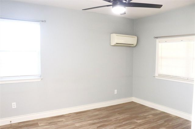 606 Mildred ST, Burnet, TX 78611