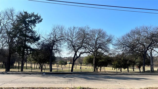 2304 Bonnie View Road, Dallas, TX 75216