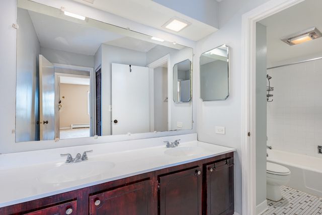 208 E Bailey Road E K, Naperville, IL 60565