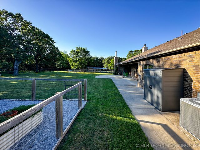 16012 N 145 Avenue, Collinsville, OK 74021