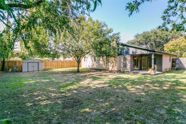1632 Highpoint Drive, Lewisville, TX 75077