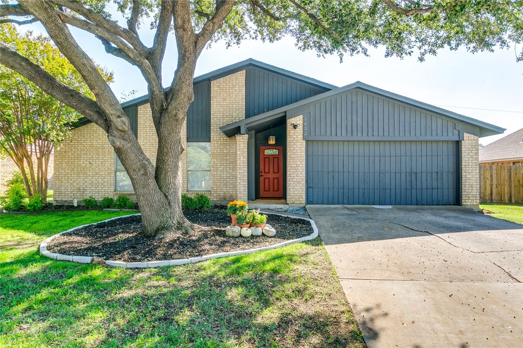 1632 Highpoint Drive, Lewisville, TX 75077