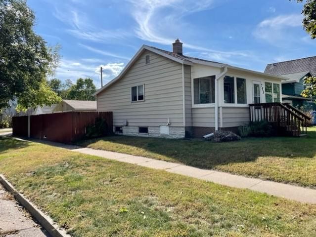 753 W King Street, Winona, MN 55987