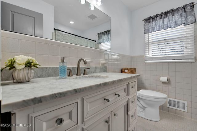 68 Leedsville Drive, Lincroft, NJ 07738