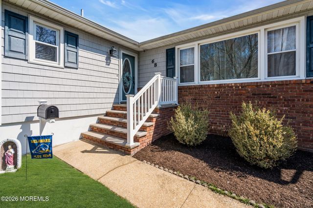 68 Leedsville Drive, Lincroft, NJ 07738