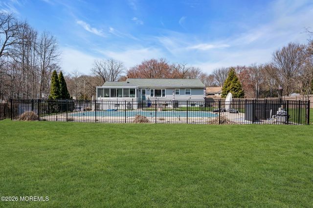 68 Leedsville Drive, Lincroft, NJ 07738