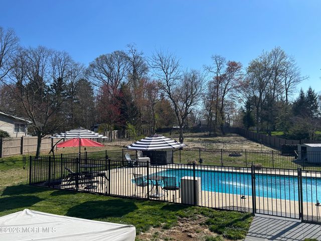 68 Leedsville Drive, Lincroft, NJ 07738