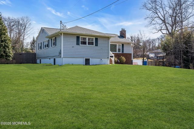 68 Leedsville Drive, Lincroft, NJ 07738