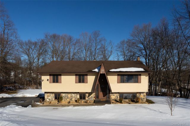 62 Tamarack Hill Drive, Poughkeepsie, NY 12603