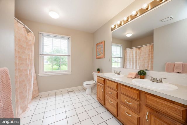 25 TWIN PINES RD, Downingtown, PA 19335