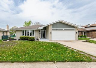 612 Thornwood Drive, South Holland, IL 60473