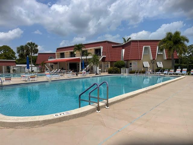 118 Amherst Lane, Lake Worth, FL 33467