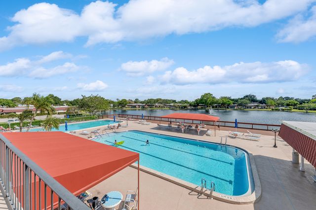 118 Amherst Lane, Lake Worth, FL 33467