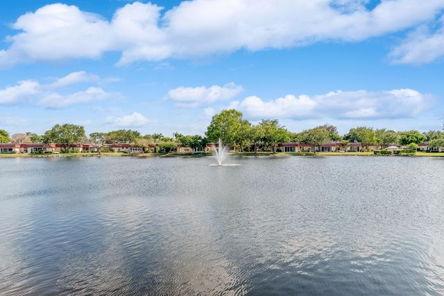 118 Amherst Lane, Lake Worth, FL 33467