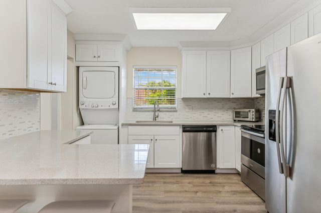 118 Amherst Lane, Lake Worth, FL 33467