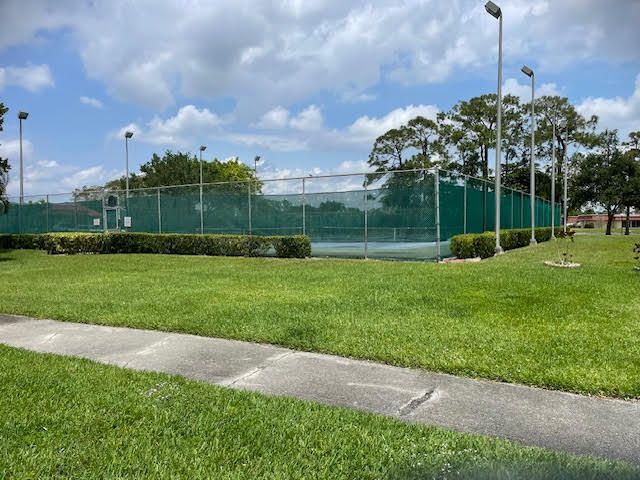 118 Amherst Lane, Lake Worth, FL 33467