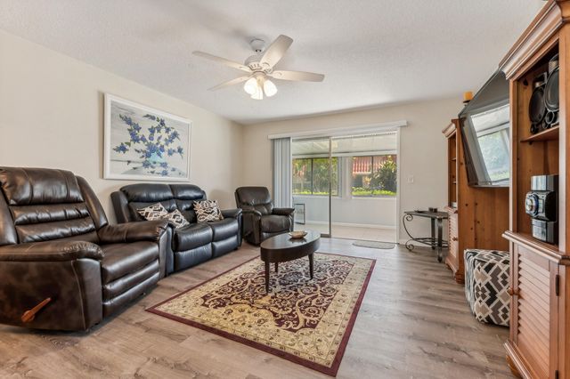 118 Amherst Lane, Lake Worth, FL 33467