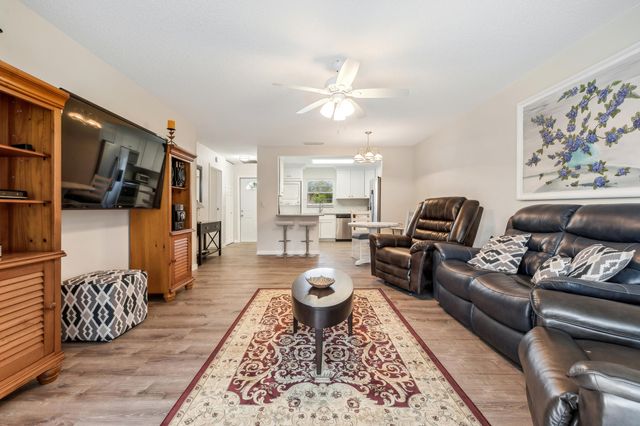 118 Amherst Lane, Lake Worth, FL 33467