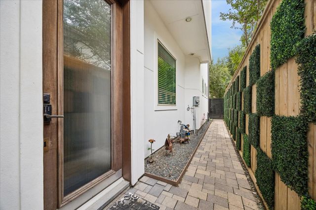 1208 Welch Street, Houston, TX 77006
