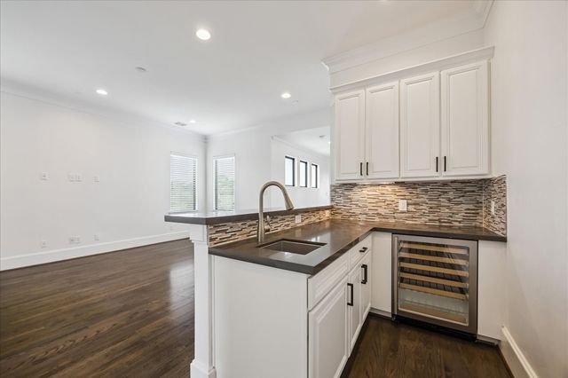 1208 Welch Street, Houston, TX 77006