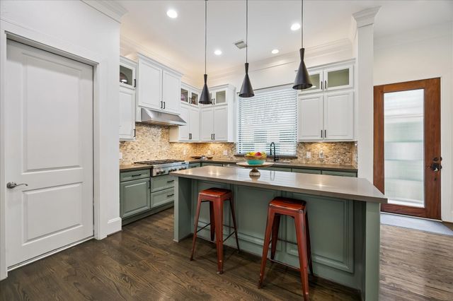 1208 Welch Street, Houston, TX 77006
