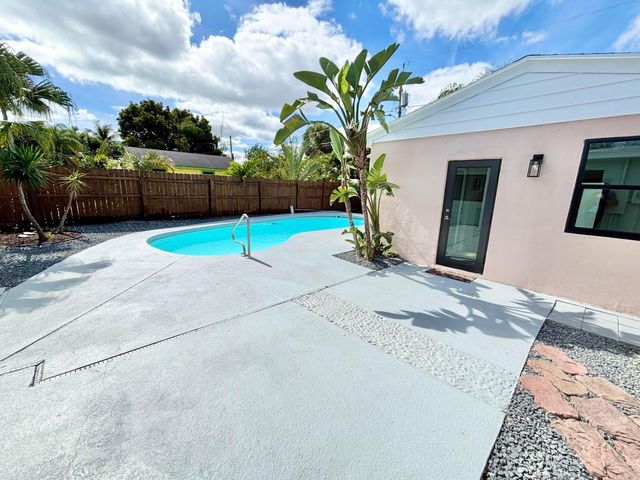 1121 N Ocean Breeze, Lake Worth Beach, FL 33460