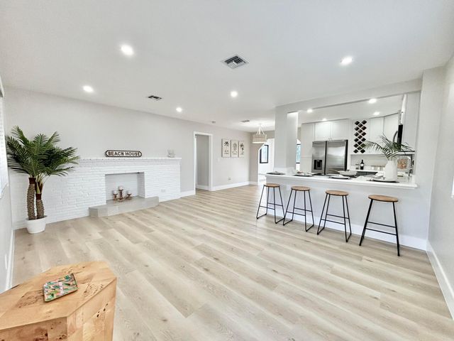 1121 N Ocean Breeze, Lake Worth Beach, FL 33460