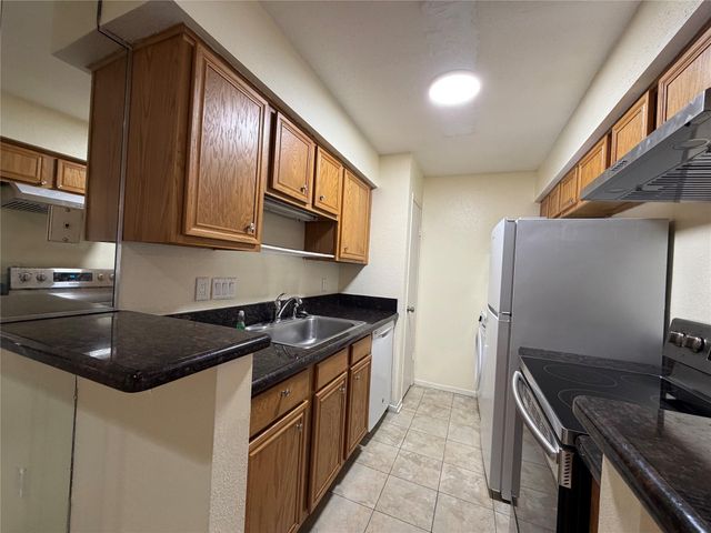 2120 Wilcrest Drive 121, Houston, TX 77042