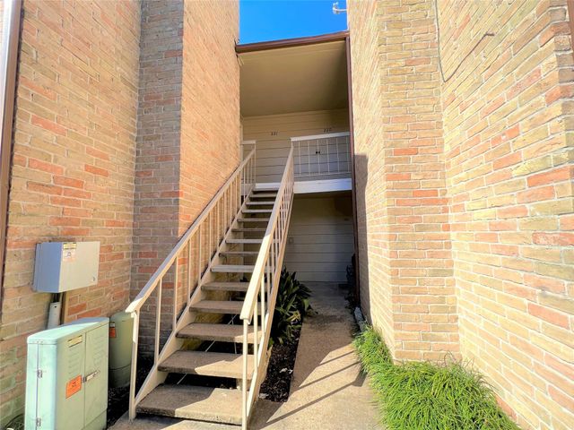2120 Wilcrest Drive 121, Houston, TX 77042