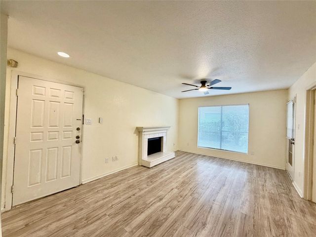 2120 Wilcrest Drive 121, Houston, TX 77042