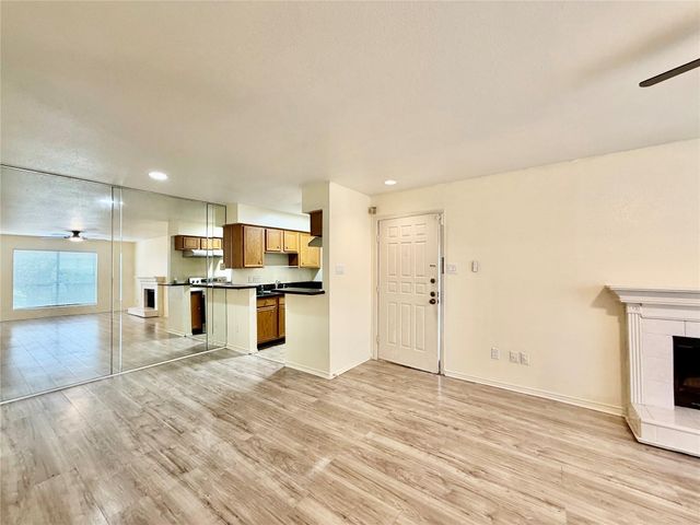 2120 Wilcrest Drive 121, Houston, TX 77042