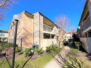 2120 Wilcrest Drive 121, Houston, TX 77042