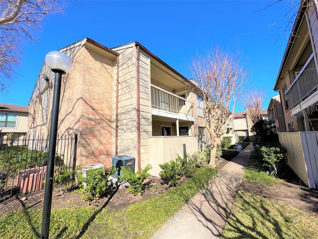 2120 Wilcrest Drive 121, Houston, TX 77042