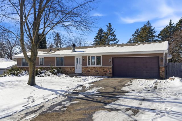 2575 Aladdin Street, Roseville, MN 55113