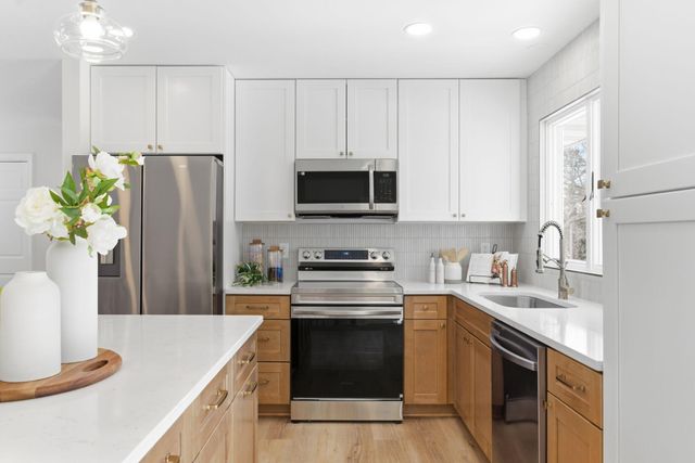 2575 Aladdin Street, Roseville, MN 55113