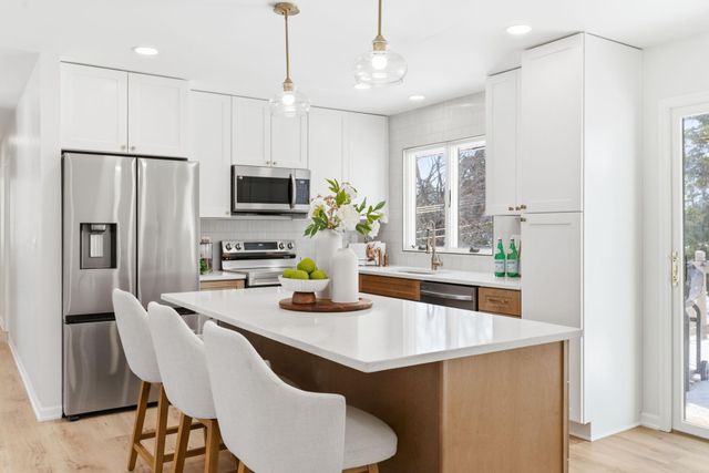 2575 Aladdin Street, Roseville, MN 55113