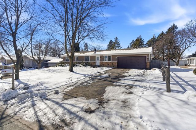 2575 Aladdin Street, Roseville, MN 55113