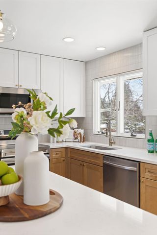 2575 Aladdin Street, Roseville, MN 55113