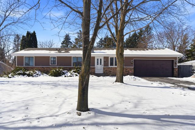 2575 Aladdin Street, Roseville, MN 55113