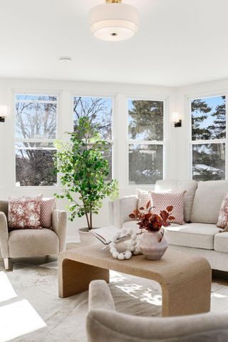 2575 Aladdin Street, Roseville, MN 55113