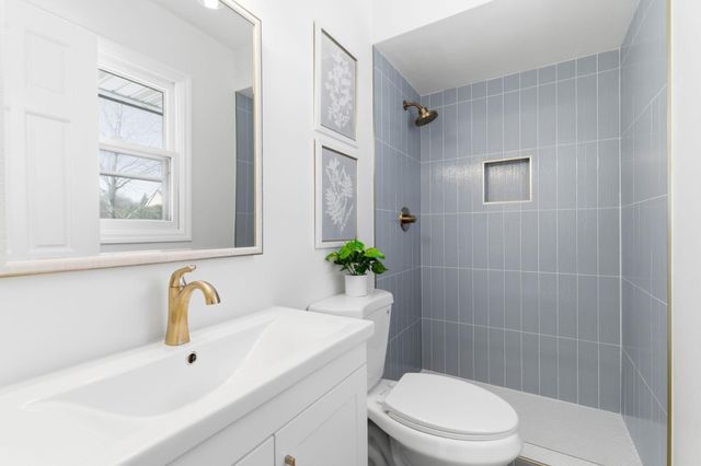 2575 Aladdin Street, Roseville, MN 55113