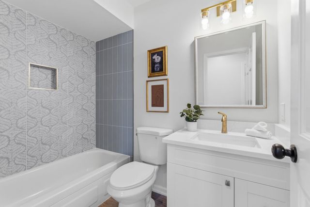 2575 Aladdin Street, Roseville, MN 55113