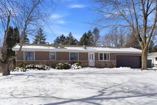 2575 Aladdin Street, Roseville, MN 55113