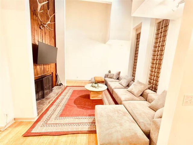 175 River Court Parkway, Atlanta, GA 30328