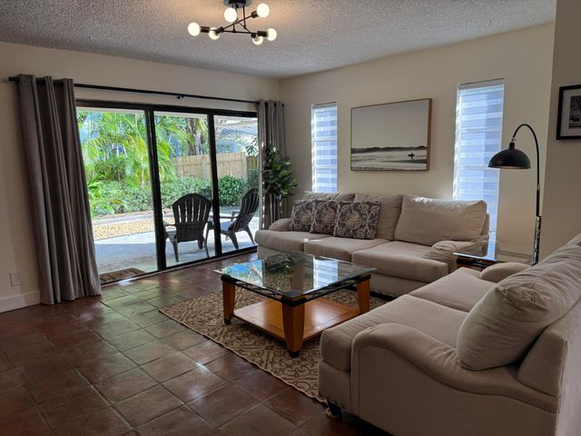 801 NE 2nd Avenue, Delray Beach, FL 33444