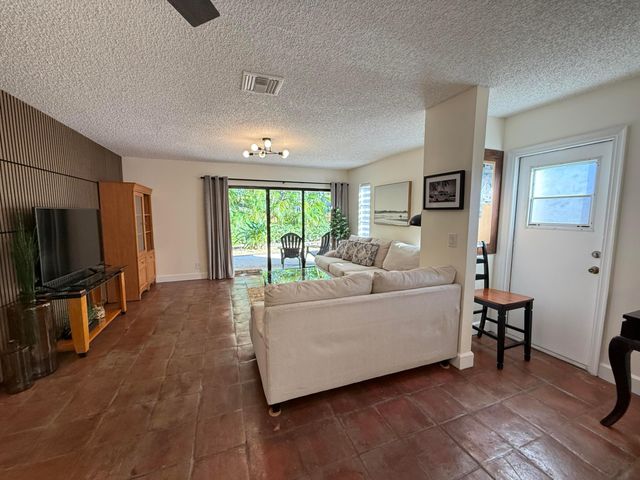 801 NE 2nd Avenue, Delray Beach, FL 33444