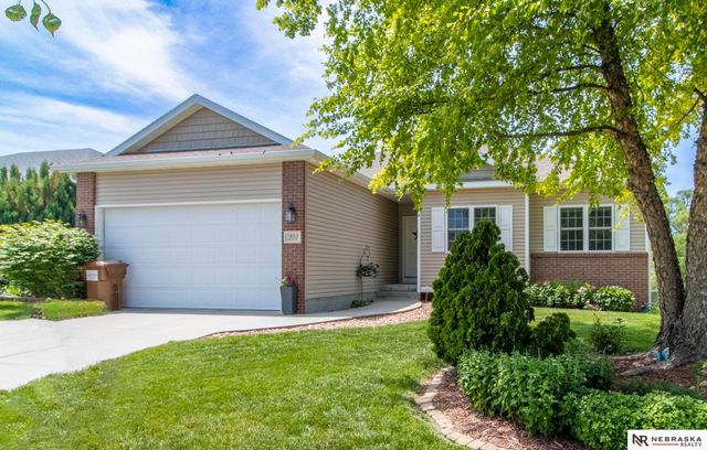 1933 Redstone Road, Lincoln, NE 68521