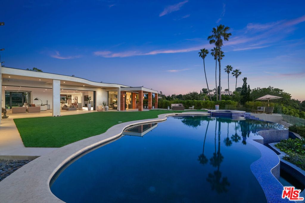 Image 1 of property listing at 455 Castle Pl, Beverly Hills, CA 90210