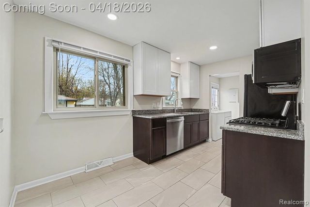 23578 Blackett Avenue, Warren, MI 48089