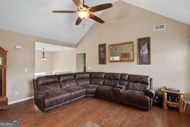 25 Redwood Drive, Adairsville, GA 30103